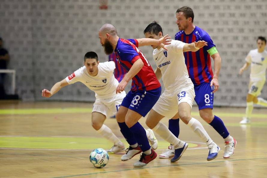 Splićani ostavili dinamovce na dnu: Žestoki derbi Torcide i Dinama na prepunim Gripama