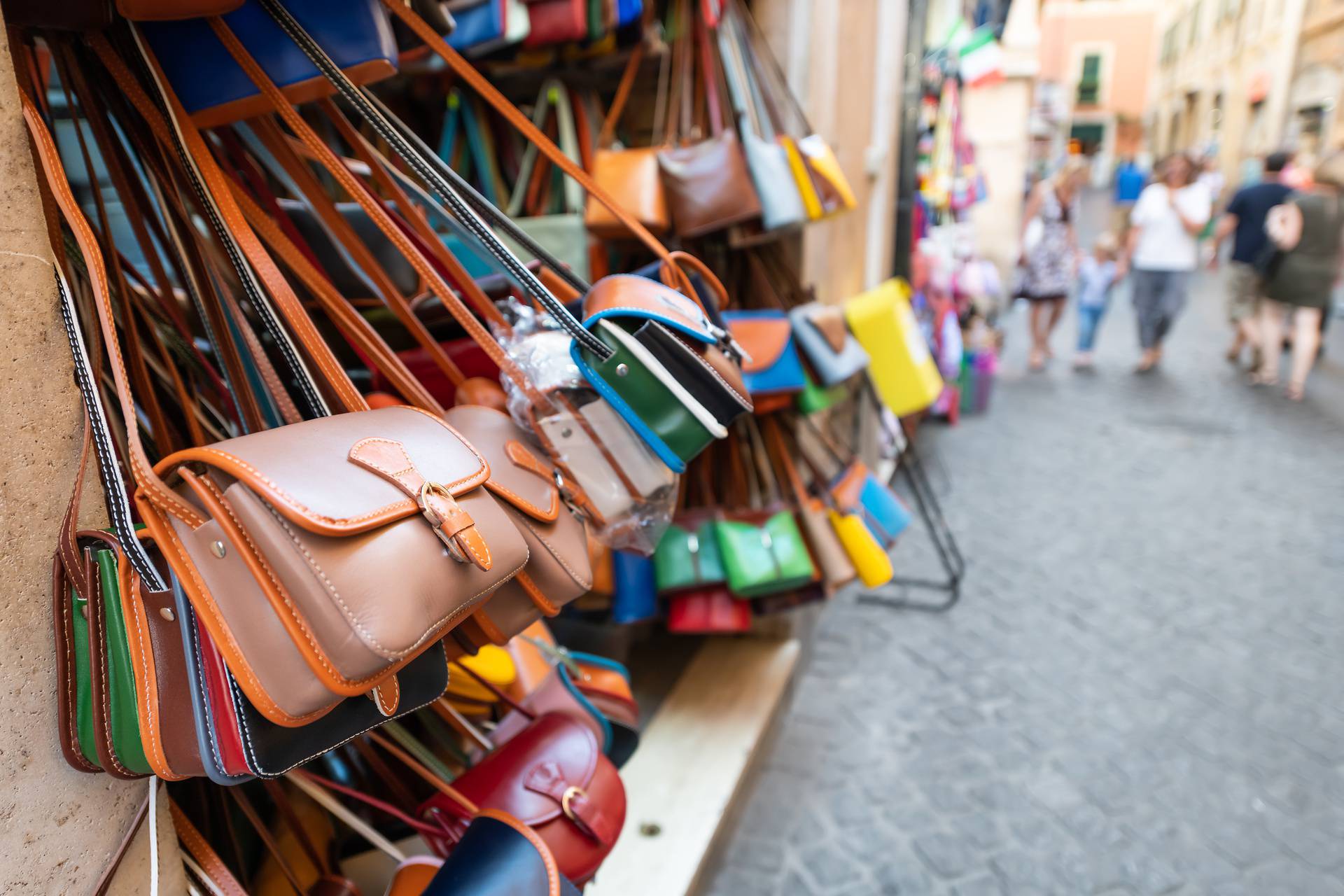 Rome,,Italy,Many,Leather,Purse,Bags,Vibrant,Colors,Hanging,On