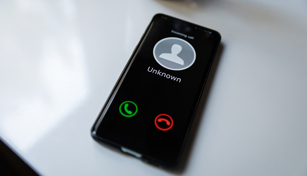 Mlađi vam se čude? Ovo su 14 navika starijih osoba koje su sve manje prisutne