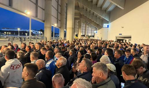 VIDEO Policija nakon finala Kupa zadr&zcaron;ala navija&ccaron;e Dinama, stadionom odjekivali zvi&zcaron;duci