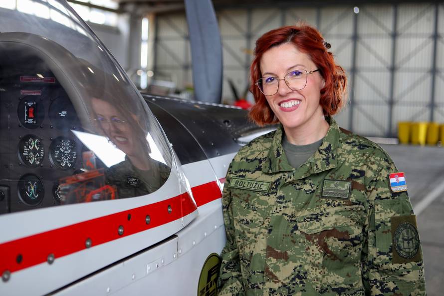 Bojnica Melita: Naše pilote učim zanatu i ganjam titulu misice