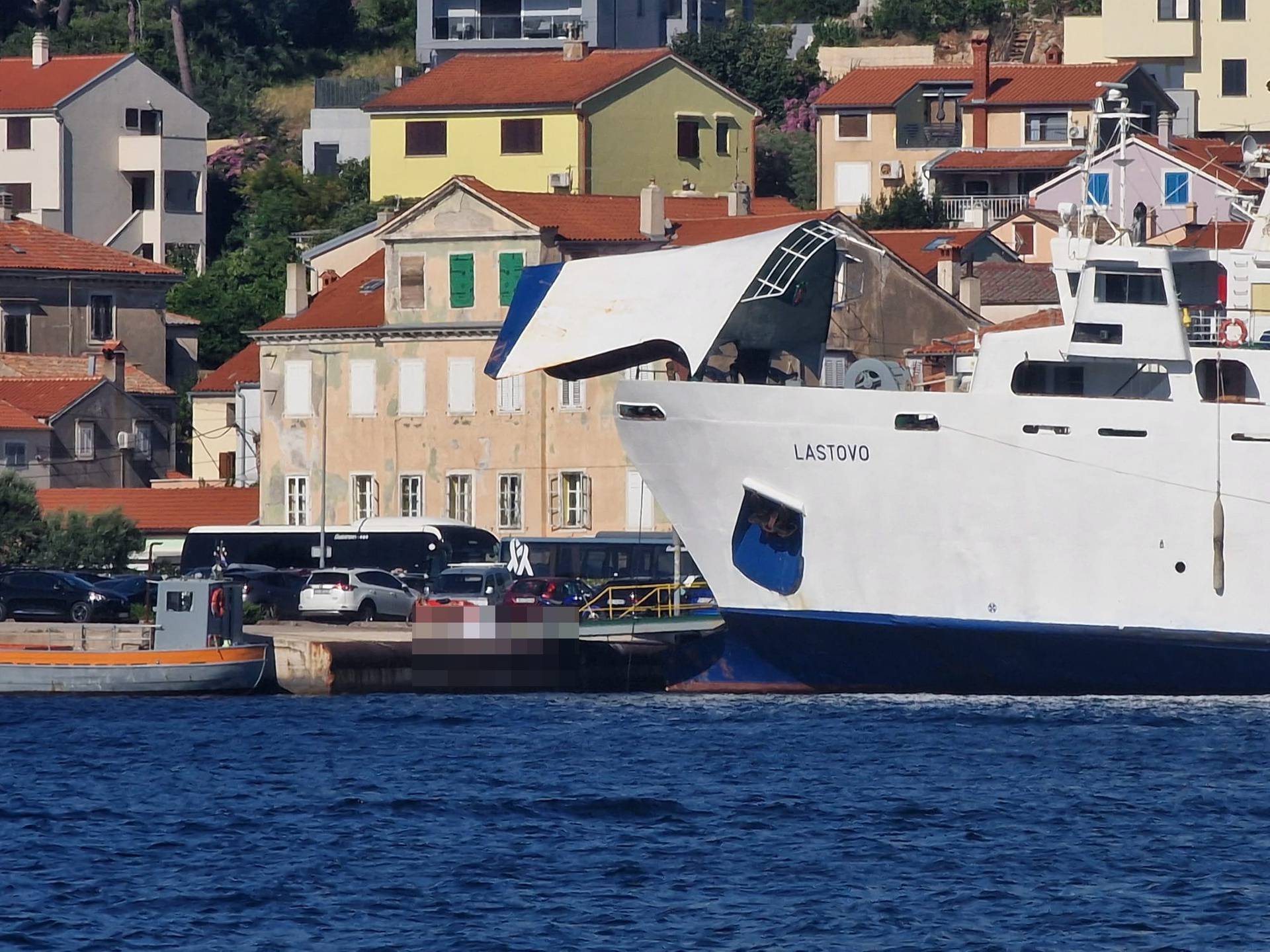 Tuga i užas u Malome Lošinju: Tijela još ispod rampe trajekta koja je teška najmanje 10 tona