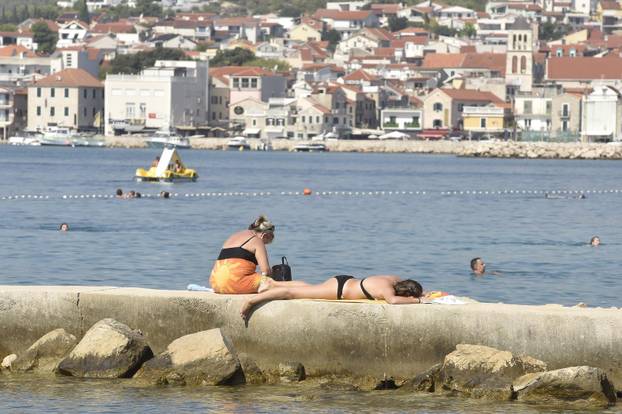 Vodice: Uživanje u lijepom vremenu na  plažama