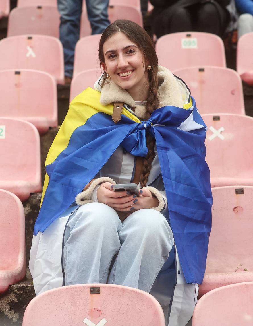 Zenica: Navijači očekuju početak utakmice između Bosne i Hercegovine i Italije