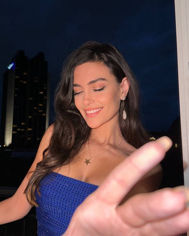 FOTO Pogledajte kako je fatalna Albanka proslavila pobjedu nad Srbijom. Neki su joj zamjerili