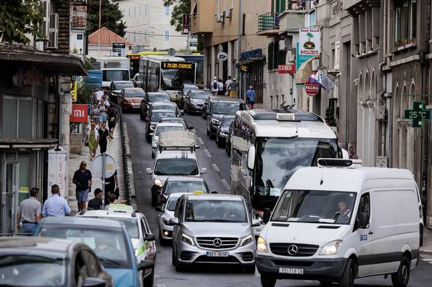 Split: Gužve u Zvonimirovoj ulici te na ulasku i izlasku iz Gradske luke
