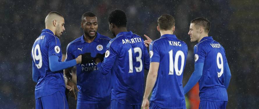 Leicester City's Andy King, Jamie Vardy and team mates before kick off
