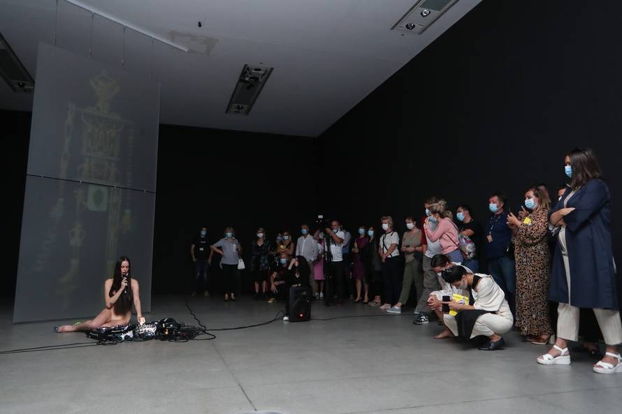 Zagreb: Performansom u MSU otvoren Međunarodni fotografski festival "Organ vida"