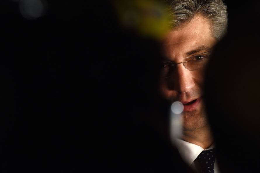 Plenković se sve teže štiti od gnjeva Crkve i neistomišljenika