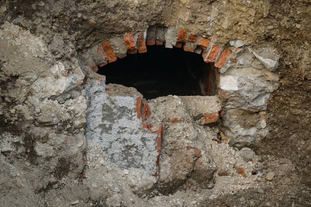 Zagreb: Na gradilištu za polupodzemne spremnike otkriven zanimljiv prolaz