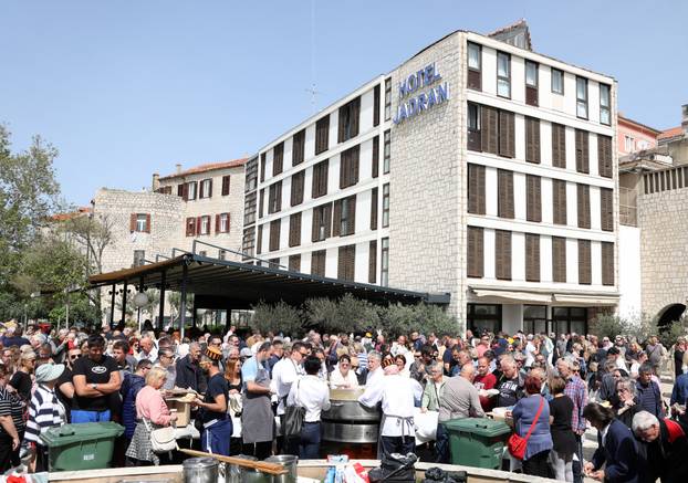 Šibenik: Podjela hrane na uskršnji ponedjeljak