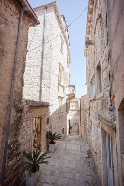 Grad Koručula poznat i kao mali Dubrovnik