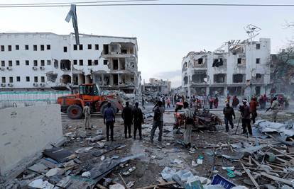 Okončan napad al Šababa u Mogadišu, poginulo 35 ljudi