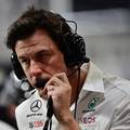 VIDEO Šef Mercedesa divljao i bacao stvari: FIA? Trebali biste ponoviti posljednji krug utrke
