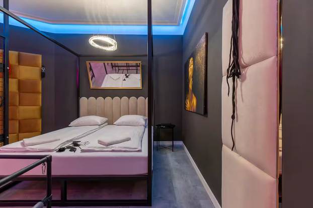 FOTO BDSM stan u Poljskoj je za ljubitelje grube akcije pravi raj!