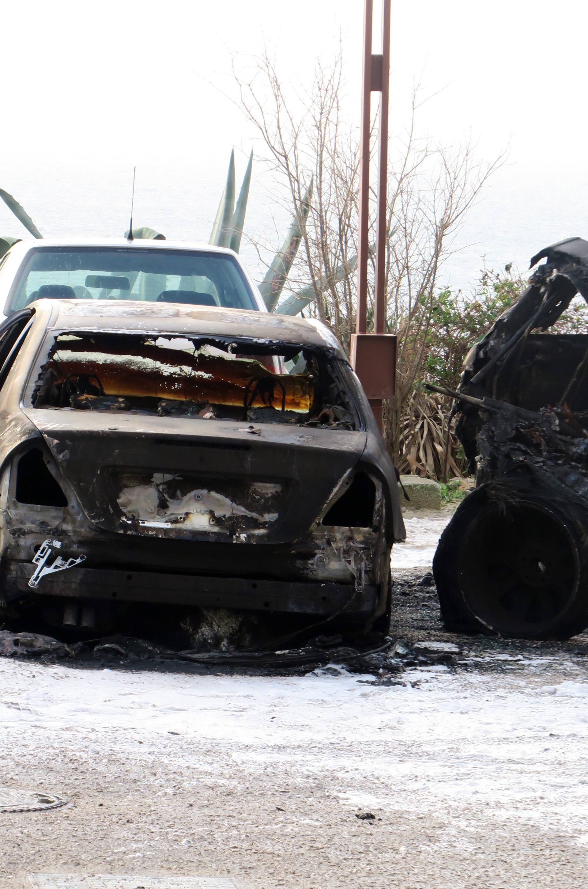 Burno jutro u Splitu: Izgorjeli Suzuki, Mercedes i Land Rover
