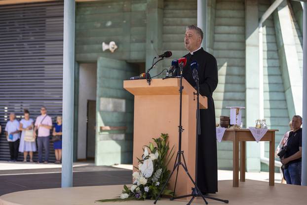 Misno slavlje u svetištu Gospe od Utočišta u Aljmašu na blagdan Velike Gospe