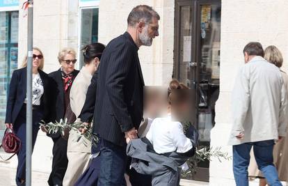 FOTO Slaven Bilić izveo svoje dame u šetnju: S partnericom Ivanom i kćerima bio je na misi