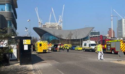 Zbog curenja klora na bazenu u Londonu evakuirali su 200 ljudi