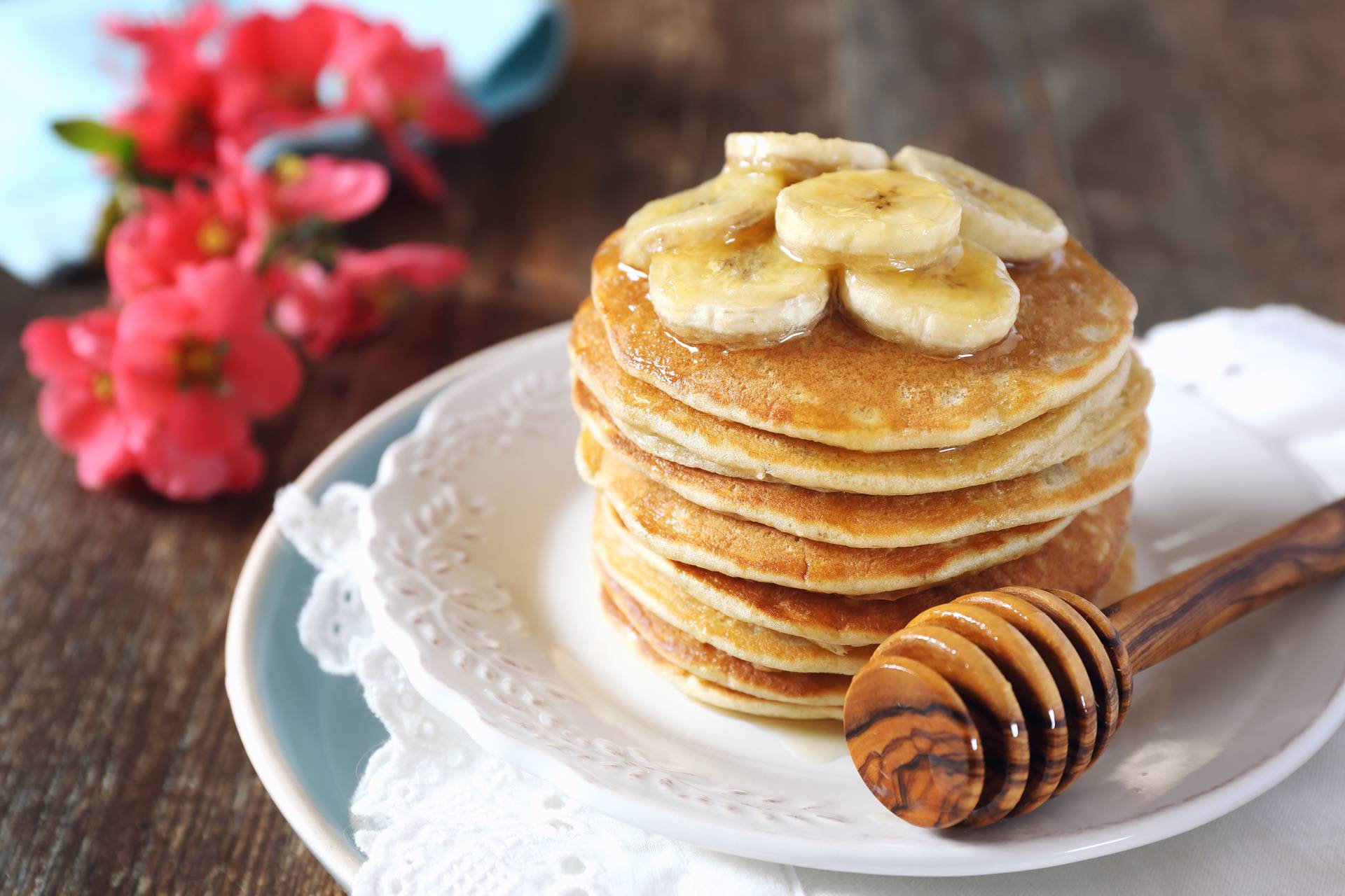 Zdrave palačinke s bananom odlična su ideja su za doručak