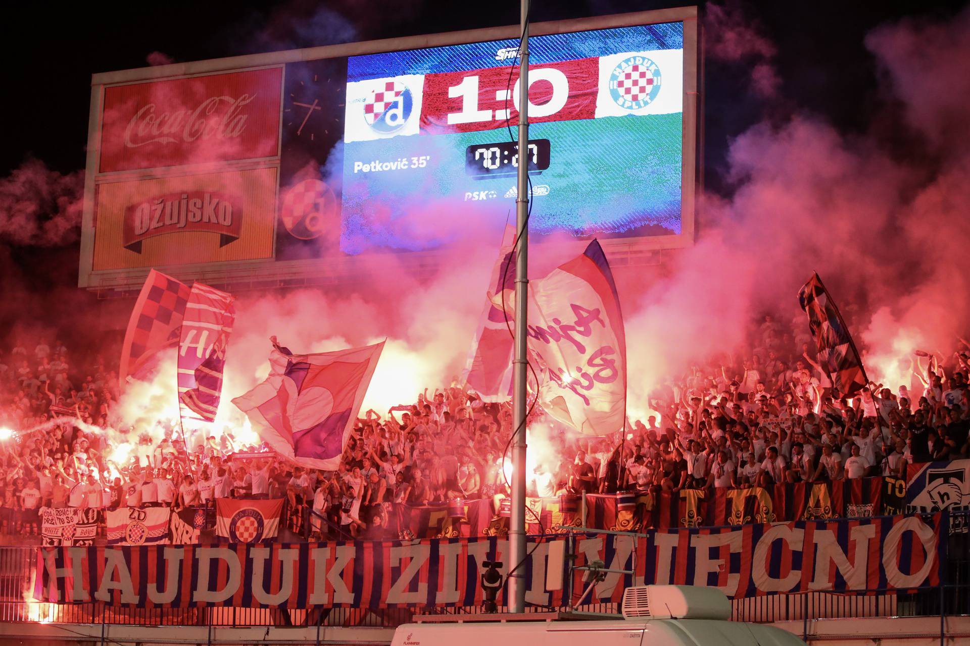 Zagreb: Navijači na utakmici Dinamo - Hajduk