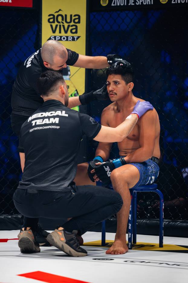 FOTO Krv, znoj, suze i ljepotice. Pogledajte najbolje trenutke s borilačkog spektakla u Sl. Brodu