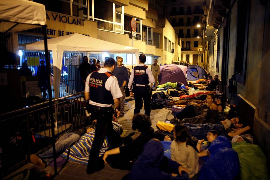 Catalan Mossos d'Esquadra officers arrive while parents camp out at the entrance of the occupied Reina Violant elementary school since the night before the October 1 independence referendum in Barcelona
