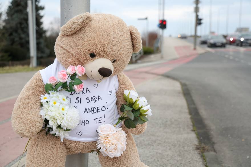 Zagreb: Medvjedi&cacute; i svije&cacute;e na mjestu gdje je djevojka stradala u naletu automobila