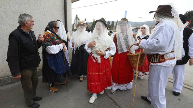 Tounjske krinjke, tradicionalne maškare u obilasku domova