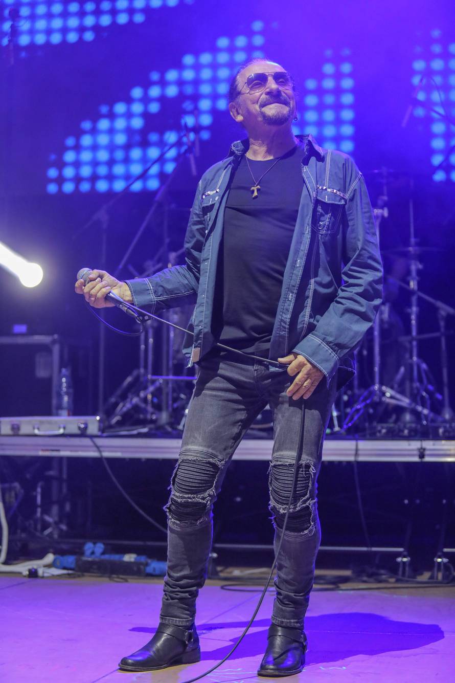 Frankfurt gorio do pet ujutro: 'Na Grdovićev hit trgali majice'