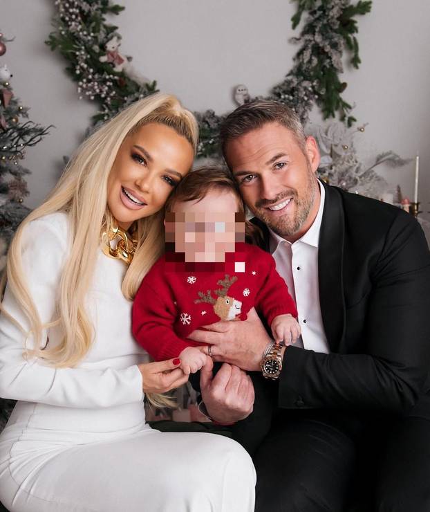 Ovo su blagdanske kombinacije Maje Šuput: Pogledajte kako je sve pjevačica pozirala za Božić