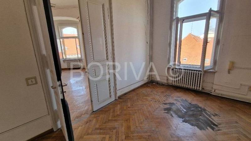 FOTO Za ovaj stan u Zagrebu traže 600.000 €: 'Nije saniran od potresa. Treba renovaciju' 21 stan centru ugao frankopanske ilice 193 64m2 3 kat balkon pogl slika 248195680
