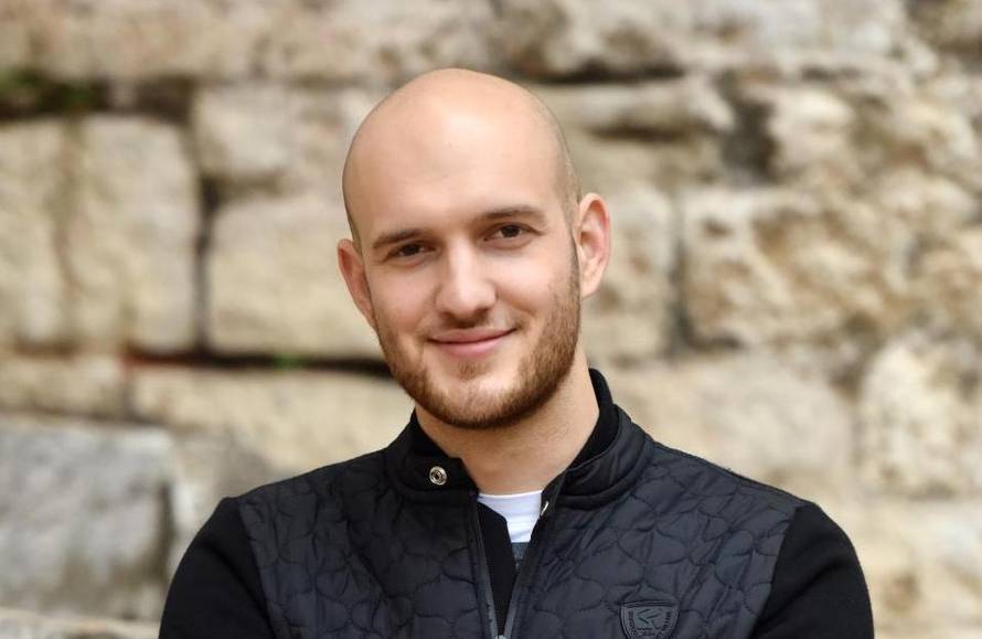 Škugor komentirao lažne vijesti da se razvodi i otkrio: Kome god pjevam na svadbi, ostaje skupa