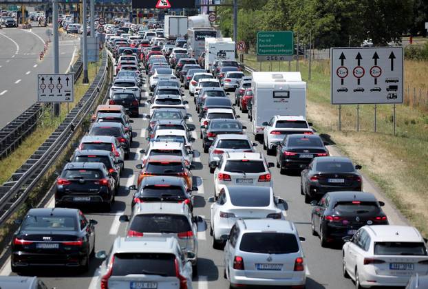 Zagreb: Velika gu&zcaron;va na naplatnoj postaji Lu&ccaron;ko