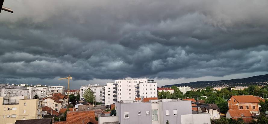 POSLJEDICE NEVREMENA Stiglo više od tisuću poziva građana, u Zagrebu ozlijeđen jedan čovjek