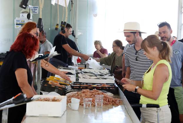 Šibenik:Bogata ponuda ribe na sibenskoj ribarnici.