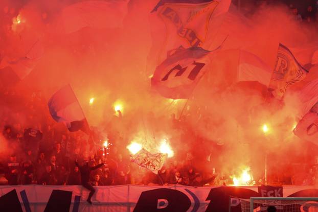 Rijeka: Bakljada na susretu  Rijeke i Dinama