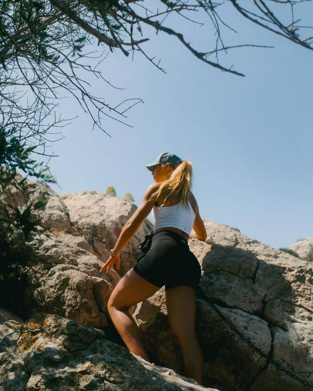 FOTO Jutta je čudo! Evo kako izgleda kad iz kombinezona uskoči u bikini. I tada dominira