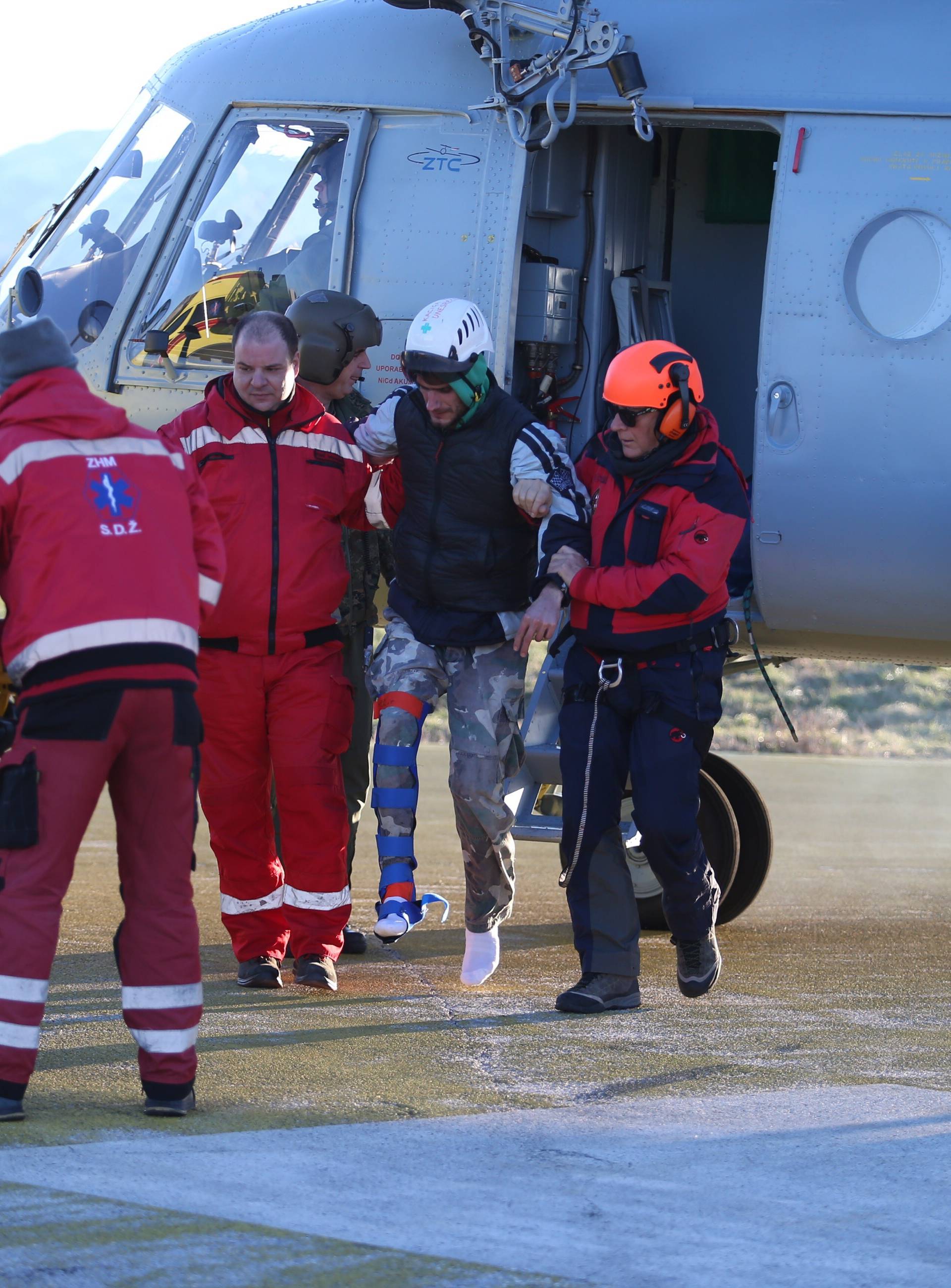 HGSS je vojnim helikopterom spašavao planinare s Mosora