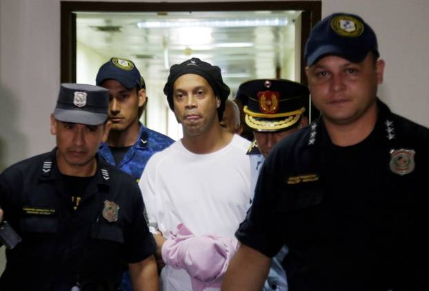 Judge rules Ronaldinho must remain in Paraguayan jail