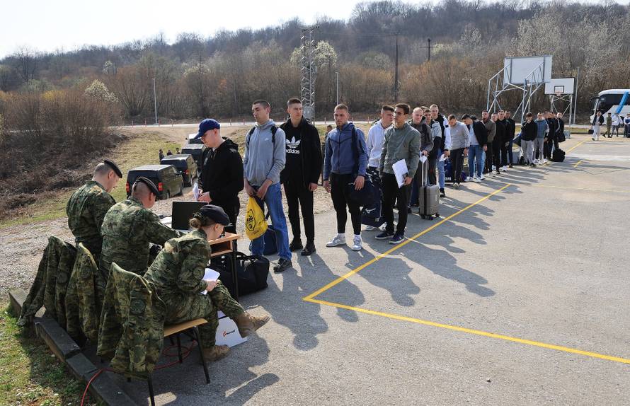 Ministar Anušić i general Kundid na prvom danu TVO-a na Slunju