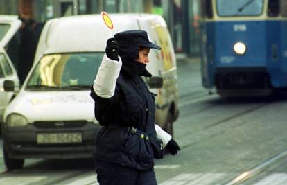 Osveta na blogu: Otkrila osobne podatke policajke