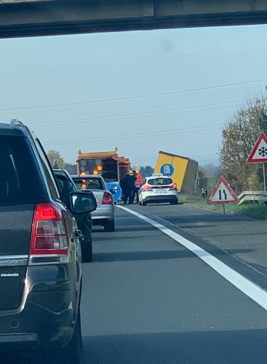 Kamion sletio s autoceste A3 kod Zagreba, nema ozlijeđenih