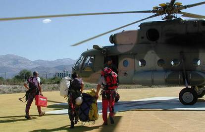 Teško ozlijeđenu djevojku HGSS spasio helikopterom