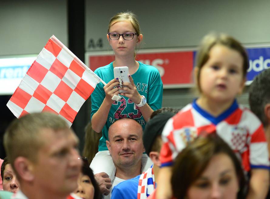 Tisuće ljudi dočekale 'vatrene'! Navijači skandirali Anti Čačiću