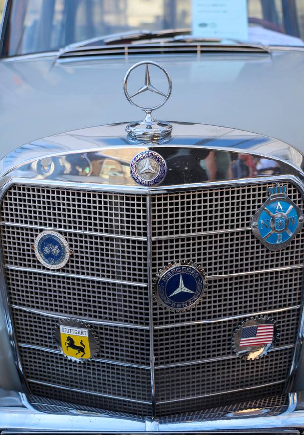 Zagreb: Na Europskom trgu održana je izložba oldtimera