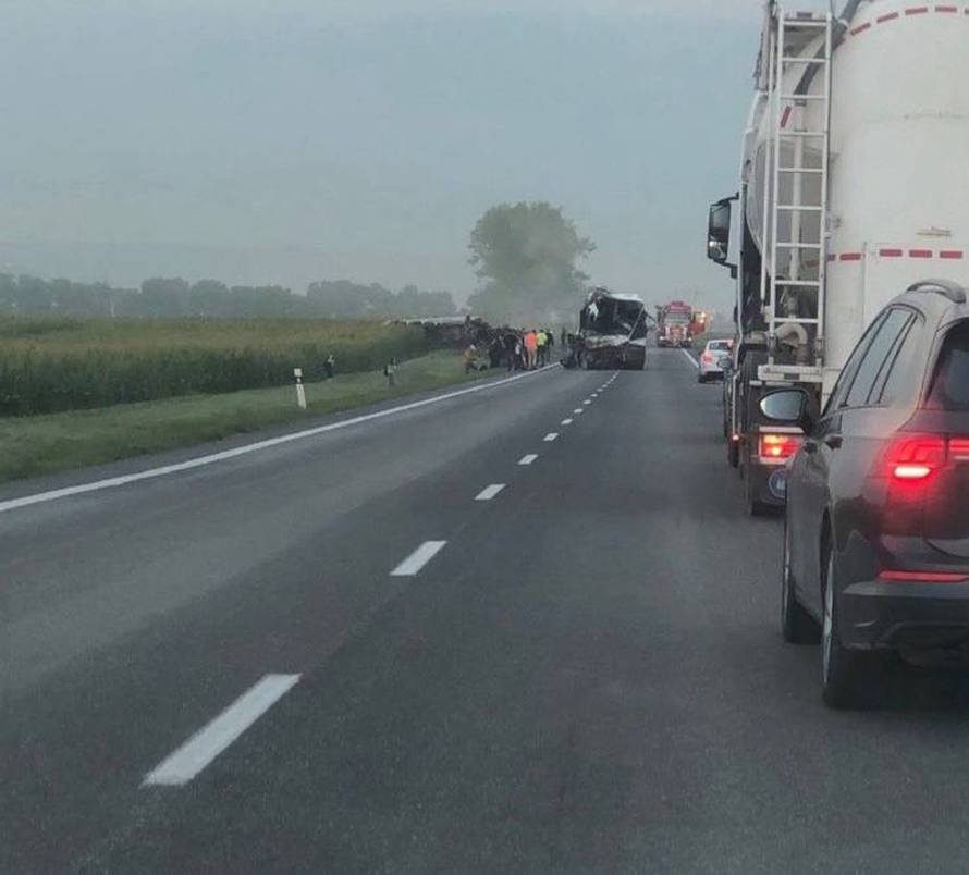 FOTO Užas u Slovačkoj: Sudarili se autobus i kamion. Najmanje jedan mrtav, čak 28 ozlijeđenih