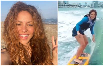 Shakira uživa otkad se preselila u Miami, a pohvalila se kako je naučila surfati: Nevjerojatna si