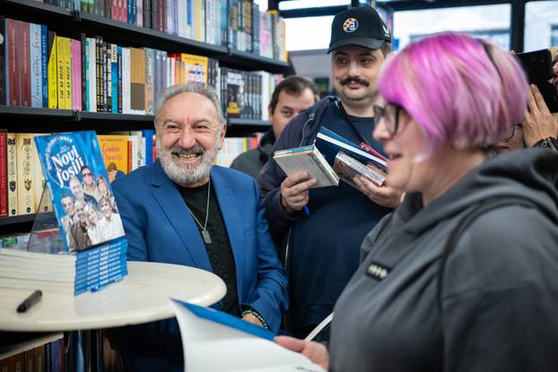 Zagreb: Članovi benda Novi fosili potpisivali svoju novu knjigu te se družili s obožavateljima