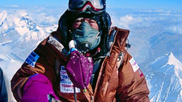 Pokušao osvojiti Mt. Everest s 85 godina, ali skončao na putu
